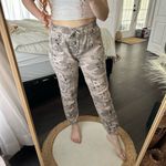 Monrow Women’s Small Camo Jogger Pants Black Photo 7