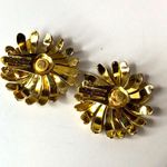 Christian Dior  Gold Plated Radiant Gold Floral Clip On Earrings Photo 11