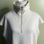 Cream Sleeveless Half Photo 9