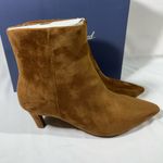 Universal Threads  TAYLOR SUEDE ANKLE BOOTS WOMEN SIDE ZIP, KITTEN HEEL TAN SZ 9 Photo 3