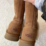 UGG $200  W Classic‎ Short Fluff High-Low Size 7 Photo 2