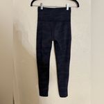 Vuori WOMEN'S DAILY LEGGING IN CAMO PRINT SIZE XS Photo 3