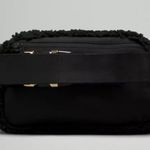 Lululemon  Everywhere Belt Bag 1L Black Fleece Photo 2