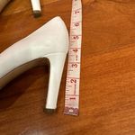 Sergio Rossi  vero cuoio tan and white pump size 36 Photo 4
