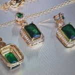 Faux Emerald Necklace Pendant & Earring Set Pierced Ears Gold Photo 4