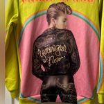 Miley Cyrus  Younger Now Sweatshirt Size M Photo 0