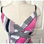 Have pink black and white sleeveless dress Photo 4