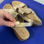 Wearever  Jorden Women’s Sandals gold and‎ tan size 8.5 Photo 5