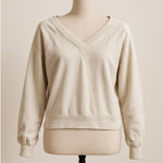 Universal Threads Universal Thread White V-Neck Sweatshirt Pullover Women’s Size XS Long Sleeve Photo 0