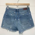 Hollister Denim Shorts Women's 27 Blue Daisy Floral All Over Print High Rise Mom Photo 1