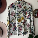 H&M Plumeti Blouse Beige Floral Women’s SIZE 8 chiffon fairy garden summer Photo 3