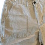 Liz Claiborne  women's size 6 linen/cotton shorts, cream colored. Photo 1