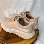 Hoka Arahi 7 running shoes Frost/Rose Gold Women’s Size 7 Photo 2
