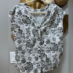 Tahari  Womens 100% Linen Top Black White Floral Back V Buttons cap sleeve Small Photo 2