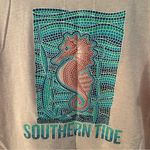 Southern Tide Mosaic Seahorse Pink Heathered Tee. Size Small. Photo 6