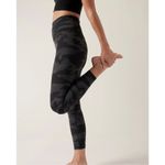 Athleta  Elation Camo 7/8 Tight Black Gray Camo Leggings Size Small Photo 2