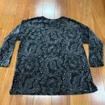 Liz & Co Women’s Pretty Velvet Paisley 3/4 sleeve top SZ M Gray Size M Photo 3