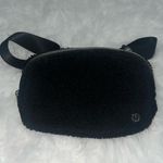 Lululemon Everywhere Fleece Belt Bag
Black Photo 0