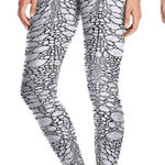 Alo Yoga nwt Iguana Airbrush white leggings sz xs Photo 0