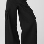 Alo Yoga Alo Show Off Cargo Wide Leg Trouser (Long) Photo 0