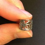 silver tone scroll work ear cuff Photo 2