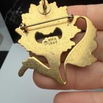 MMA 1985 Metropolitan Museum OfArt Blue Enamel Gold Tone Flower Brooch Pendant Photo 5