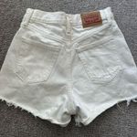 Levi's Levi’s White Jean Shorts Photo 2