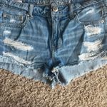 American Eagle Light Wash Distressed Tomgirl Shortie Jean Short Size 4 Blue Photo 5