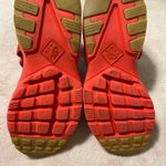 Nike Women’s 9.5  Air Red Huraches Photo 5