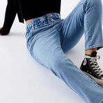 PacSun Mom Jean in Medium Blue Denim Wash. Size M. Paperbag Waist Photo 0