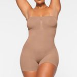 SKIMS BOXED Sculpting Strapless Shortie Bodysuit S Photo 0