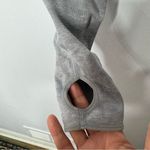 Gymshark  gray cropped top size medium Photo 5