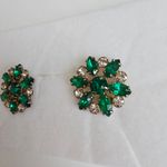 Emerald Green Rhinestone Starburst Gold tone Vintage Statement Earrings Photo 2