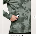 Lululemon  Scuba Crew *Shibori
Shibori Misty Meadow Deep Ivy Size 6 EUC Photo 4