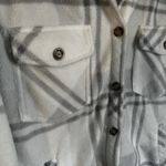 Ultra Flirt  Woman's Medium White Gray Plaid Shacket Fleece Jacket Photo 5