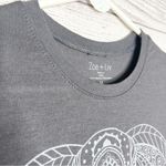 Zoe & Liv Gray Geometric Elephant Casual T-Shirt Size Medium Photo 3