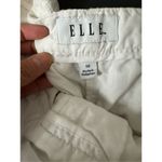 Elle  white short shorts Photo 2