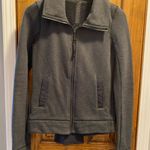 Lululemon En Route Jacket - size 6 Photo 4
