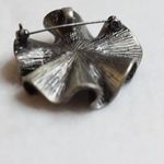 Source Unknown Retro Chic Silver Tone Metal Clear Crystal Flower Like New Statement Brooch Photo 2
