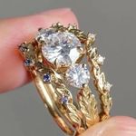 Golden Tone Ring with Diamond Inlaid Size 7 Photo 3