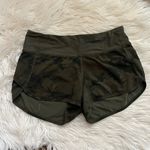 Lululemon Speed Up Short *2.5" Incognito Camo Multi Gator Green / Black size 2 Photo 3