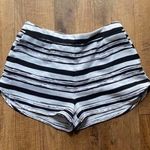 Glamorous black & white striped patterned shorts Photo 1