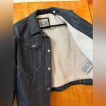 Levi's Faux Leather Trucker Jacket Sherpa Lined Black Grunge Sleek Womens Medium Photo 5