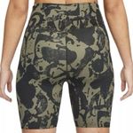 Nike One Luxe Icon Clash Women's Mid-Rise Training Bike Shorts in an atomic vivi Photo 1