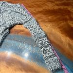 Abercrombie & Fitch V-Neck patterned fuzzy metallic knit sweater size XS Photo 8