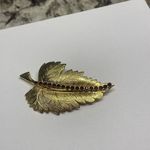 Pretty Women’s Costume Brooch Pin Gold Tone Leaf Photo 9