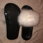 White fluffy slides Size 11 Photo 0