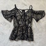 Daytrip Women’s Size Small Short Sleeve  Top Photo 3