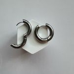Silver hoop earrings non tarnish and comfy Photo 1