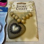 Story Lockets Heart and Love Brooch Set Photo 3